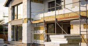 Ile kosztuje ocieplenie domu 200m2? Ceny materiałów i robocizny w 2024